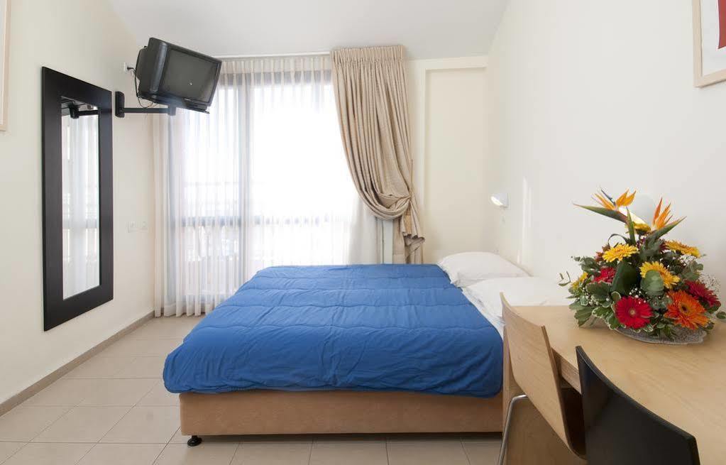 Hi - Shlomi Hostel Shelomi Buitenkant foto